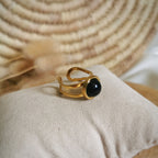 L'univers de sadaleane vous propose une jolie bague en acier inoxydable et onyx