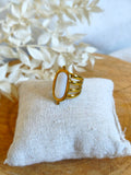 Jolie bague de forme ovale surmontée d'une jolie nacre