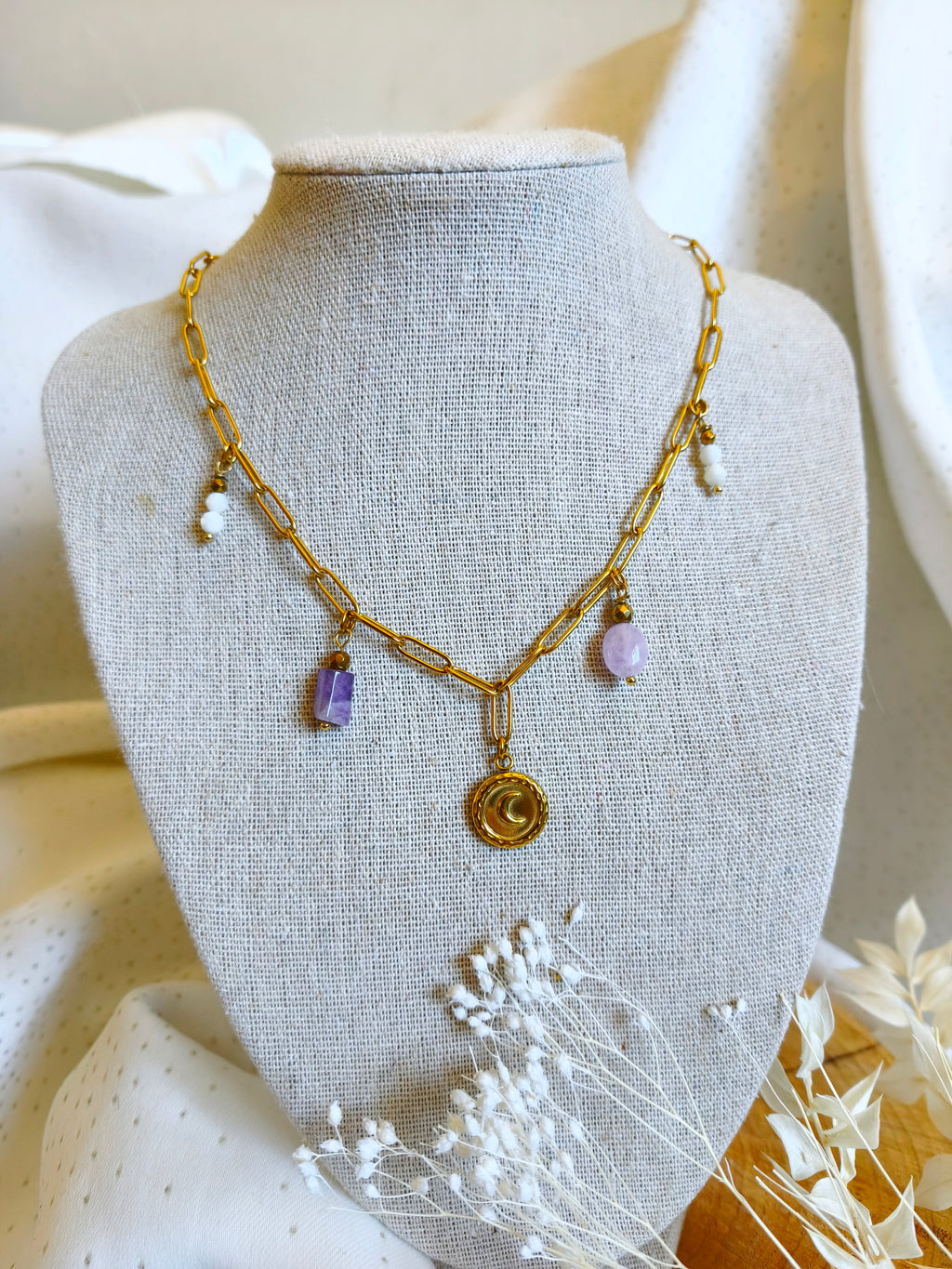 Très beau collier fantaisie avec pierre fine d'améthyste des perles de nacre et une pampille l'une