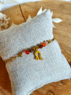 Joli bracelet sur le thème des signes astrologiques avec le signe du Lion et ses pierres naturelles de cornaline œil de tigre et pierre de soleil