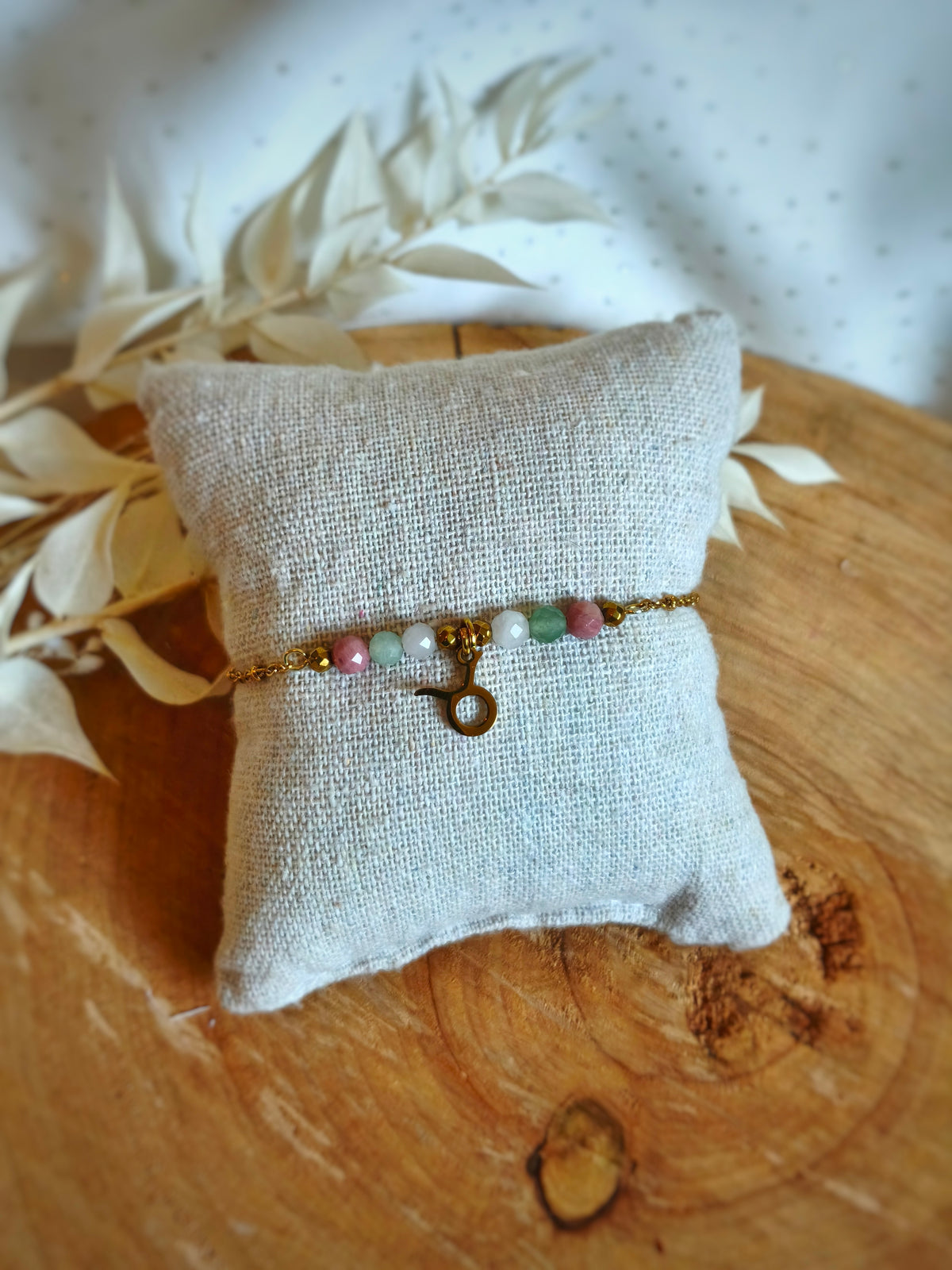 Joli bracelet avec le signe du Taureau et ses pierres naturelles de rhodonite aventurine et quartz rose