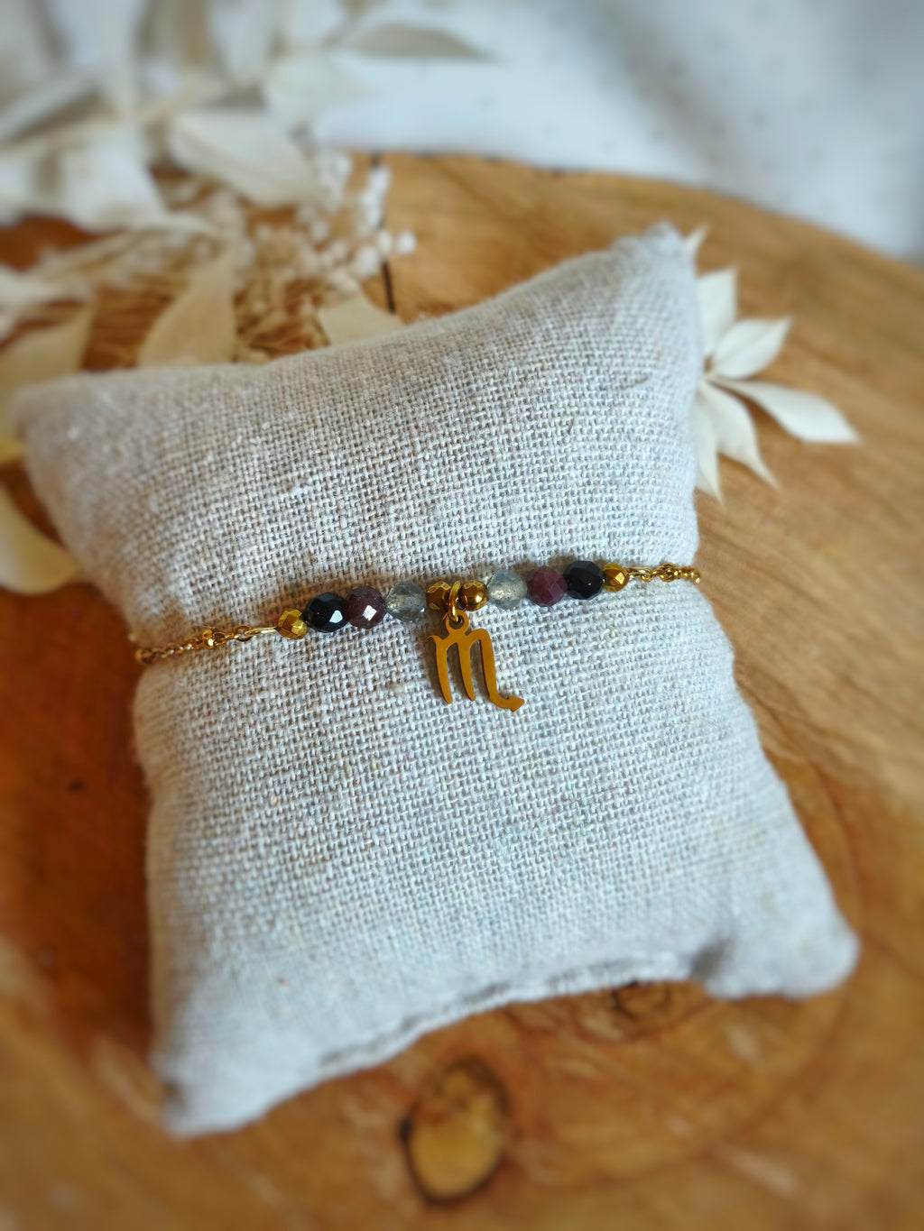 Bracelet de la gamme des signes astrologiques signe du Scorpion avec ses pierres naturelles