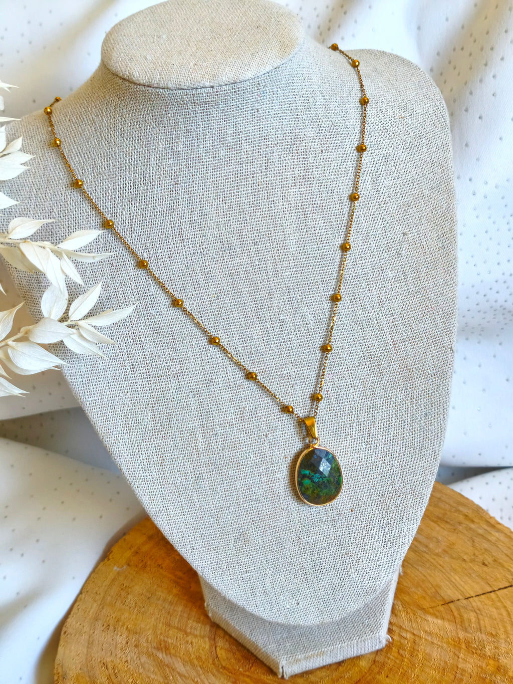 Magnifique collier sur acier inoxydable avec Pierre sertie de jaspe africain 