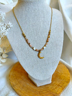 Collier fait main de l'univers de sadaleane, avec de la pierre de soleil et des perles d'eau douce
