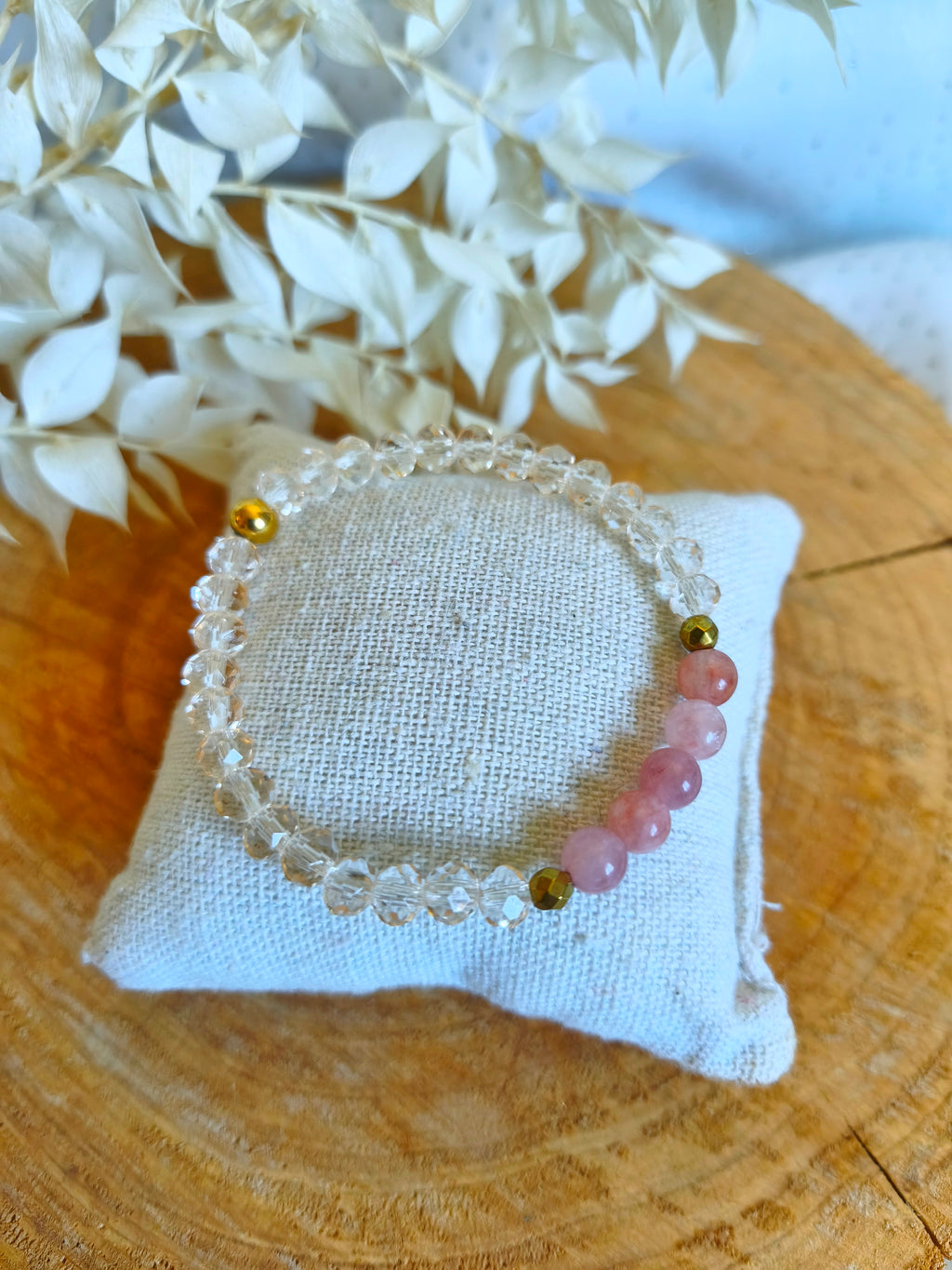 Bracelet en perle de verre couleur champagne dans la gamme des petits plaisirs a moins de 20 € avec pierres de soleil