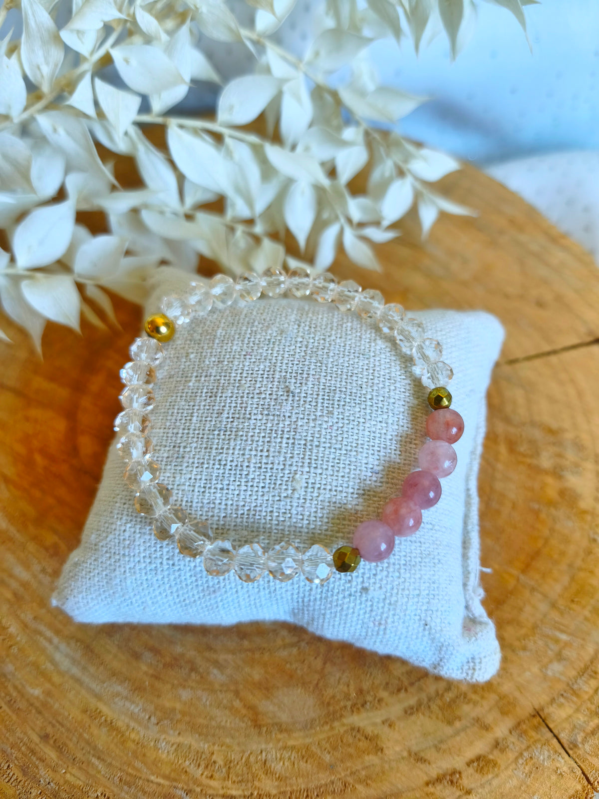 Bracelet en perle de verre couleur champagne dans la gamme des petits plaisirs a moins de 20 € avec pierres de soleil