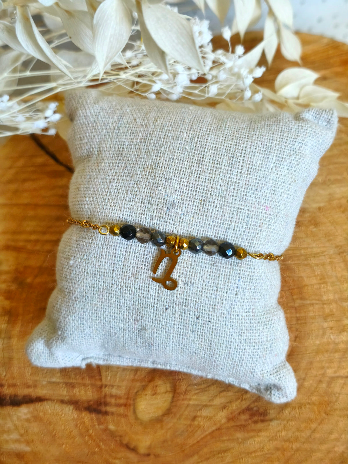 Bracelet en acier inoxydable avec le signe du Capricorne et ses pierres onyx grenat et hématite