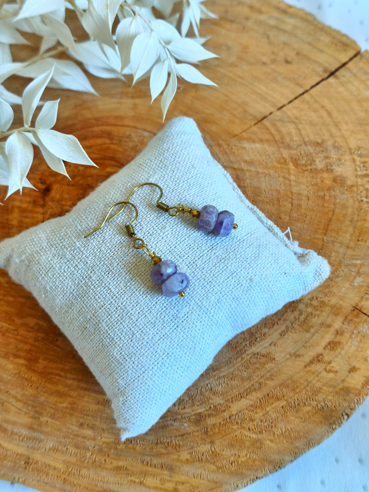 Une belle paire de boucles d'oreilles pour la lithothérapie avec la belle améthyste