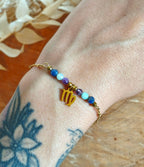 Dans la collection des bracelets avec les signes astrologiques le signe de la Vierge avec amethyste sodalite et aigue-marine