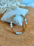 Petit plaisir, un bracelet en hématite dorée et howlite dans la gamme a moins de 20 €