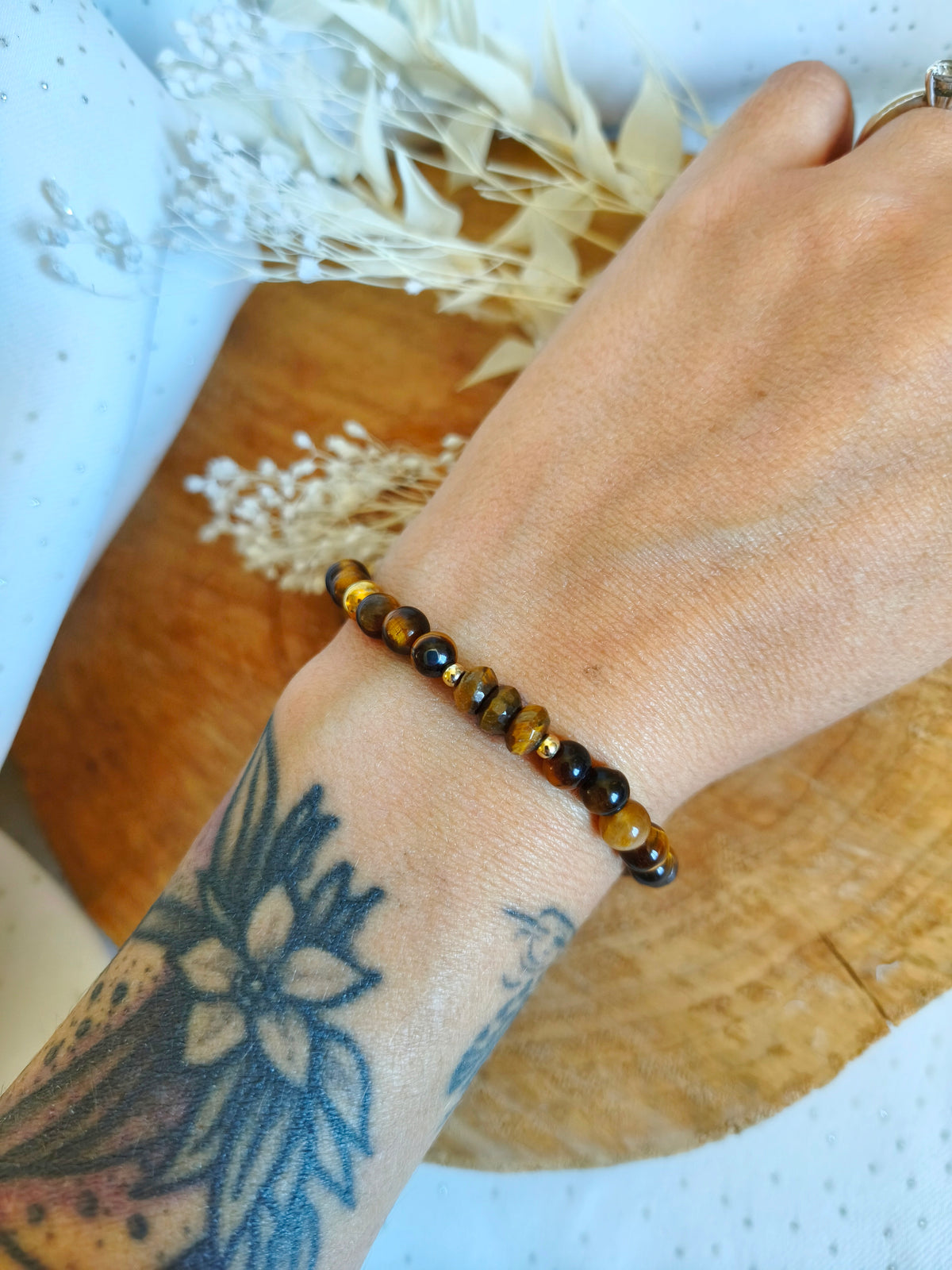 Bracelet pour femme en œil de tigre monté sur fil élastique