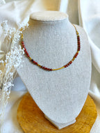 Collier en acier inoxydable doré avec la belle pierre naturelle de jaspe rouge