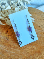 Boucles d'oreilles en acier noxydable avec de belles pierres d'améthyste