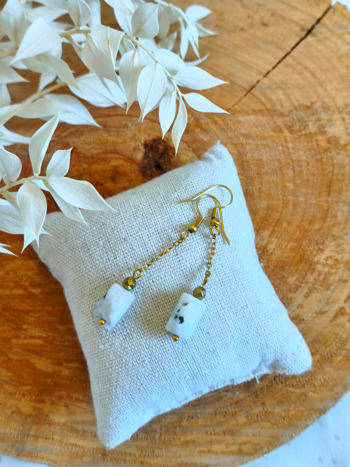 Paire de boucles d'oreilles avec la belle Peristerite en forme de tube 
