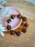 Bracelet dans la collection des petits plaisirs à moins de 25 € avec des perles d'acrylique et des pierres naturelles