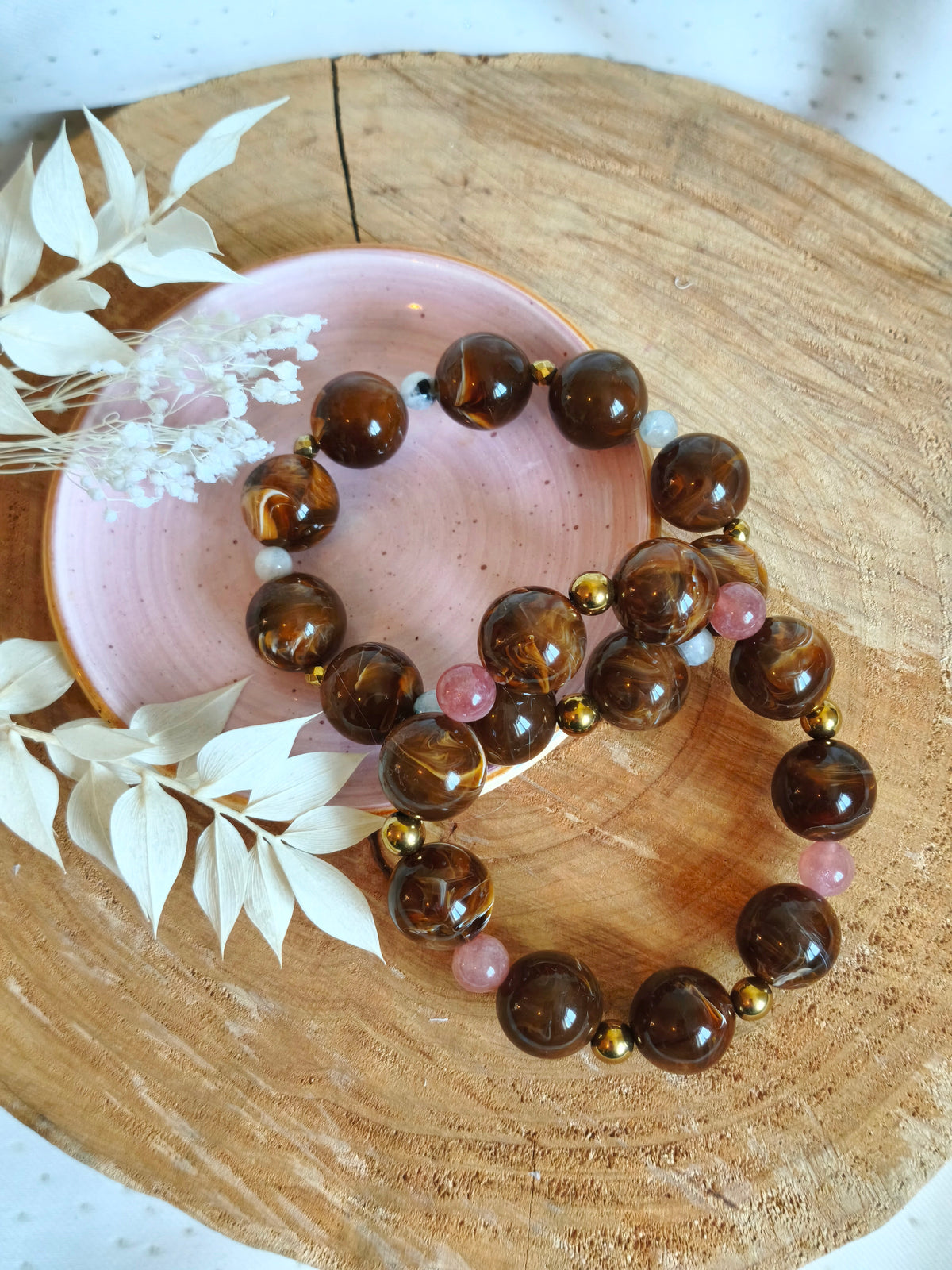 Deux jolies bracelets en perles d'acrylique Marie marbré avec des pierres naturelles peristerite et pierre de soleil