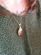 Collier porté en jaspe mookaite
