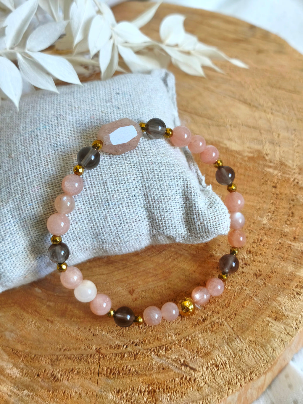 Bracelet sur fil élastique avec les pierres naturelles de pierre de lune et quartz fumé