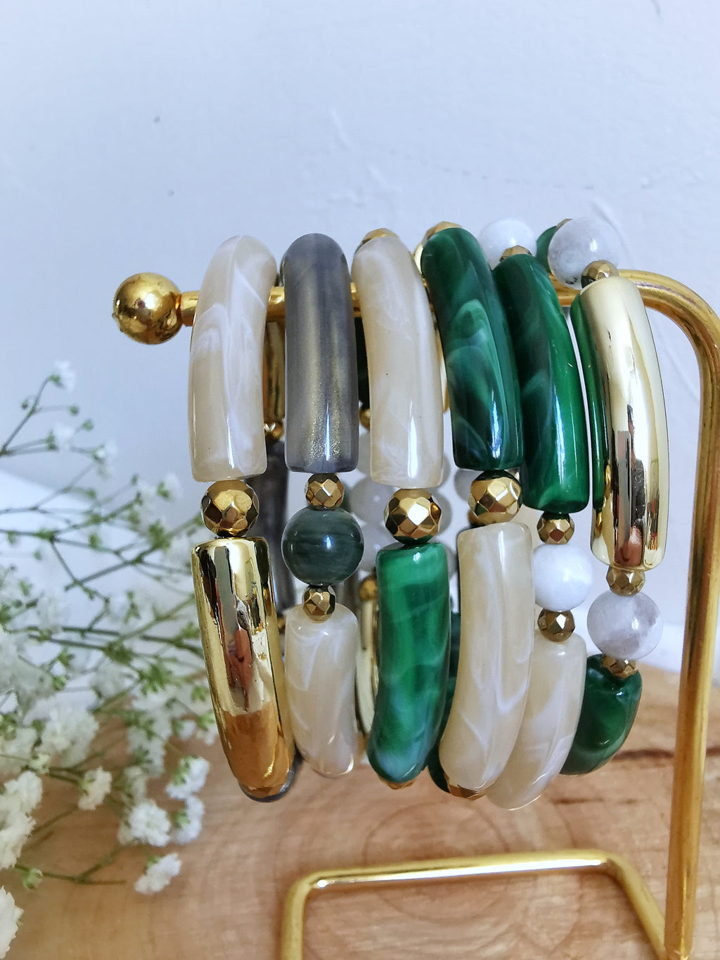 Bijoux fantaisie, bracelet tube acrylique et pierres fines 