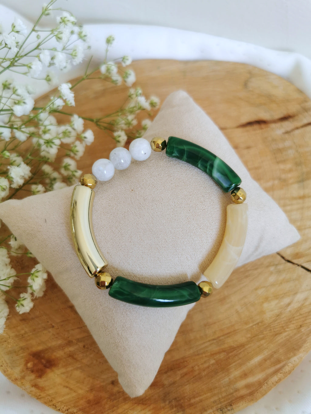 bracelet tubes vert , beige et doré et pierres naturelles de péristérite