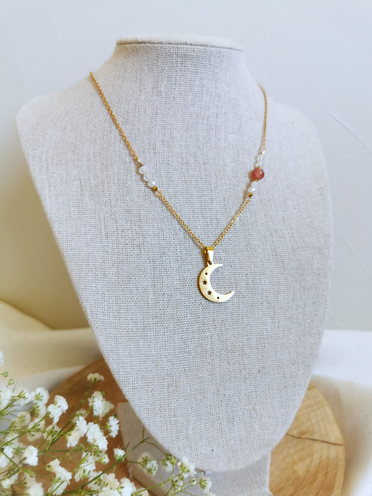 Collier très fin à porter seul ou avec d'autres colliers, en acier inoxydable doré de qualité