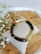 Bracelet tendance en tubes noirs et doré, black and gold, et une pierre d'onyx