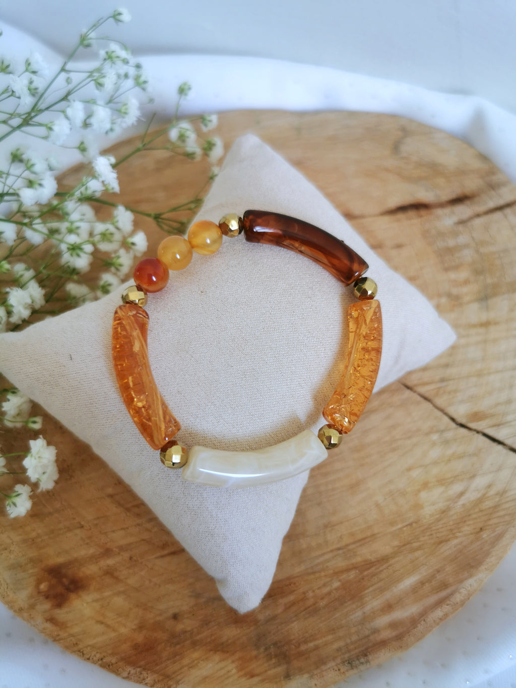 bracelet tubes acrylique orange et marron avec pierres de cornaline