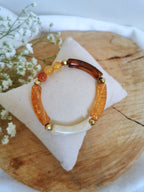 bracelet tubes acrylique orange et marron avec pierres de cornaline