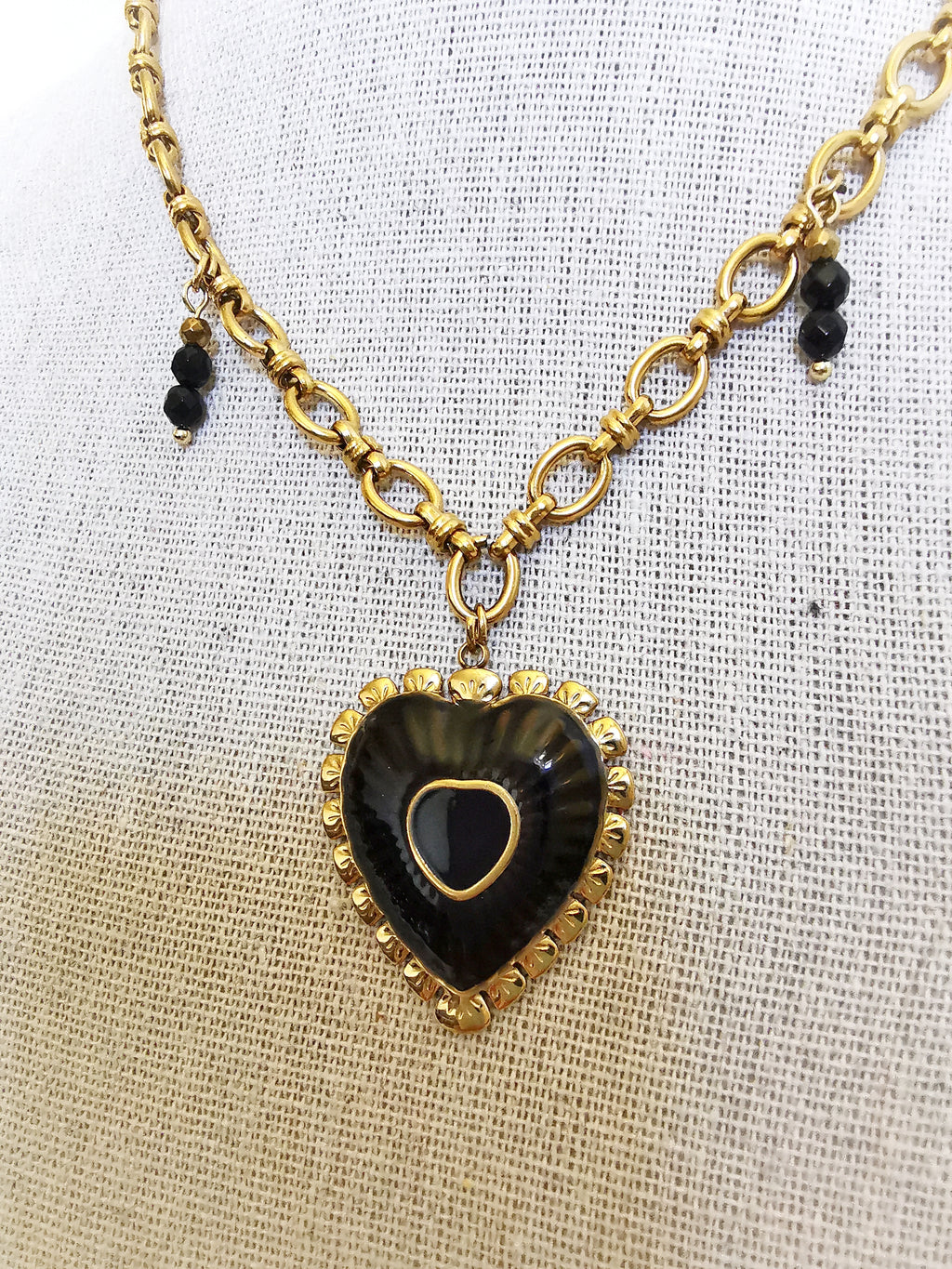 pendentif fantaisie cœur noir et doré