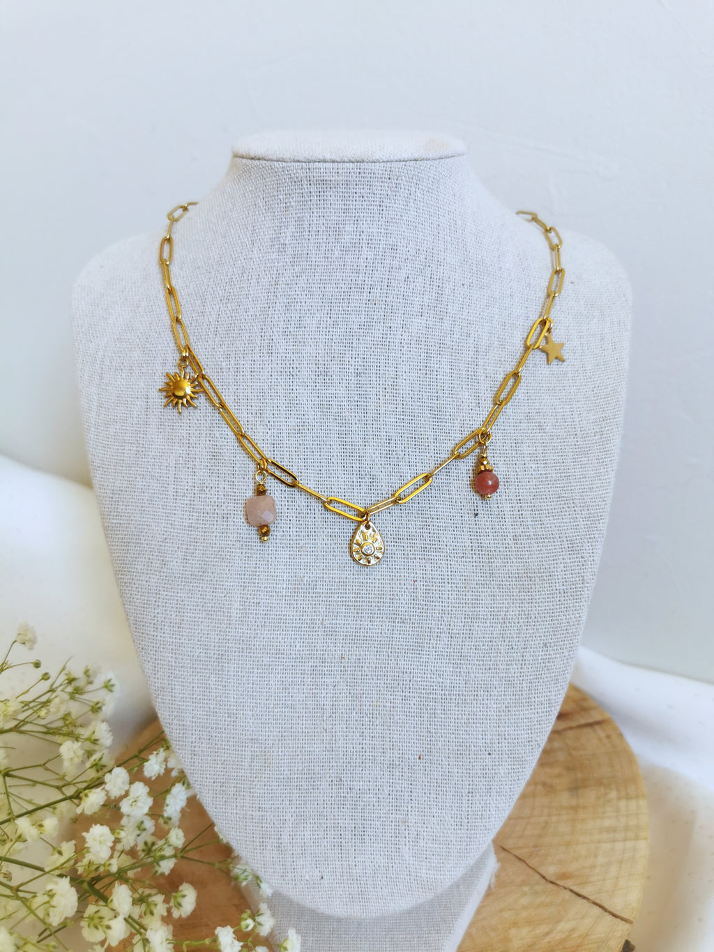 Un collier qui se suffit à lui même pour femme spirituelle et connectée à l'univers