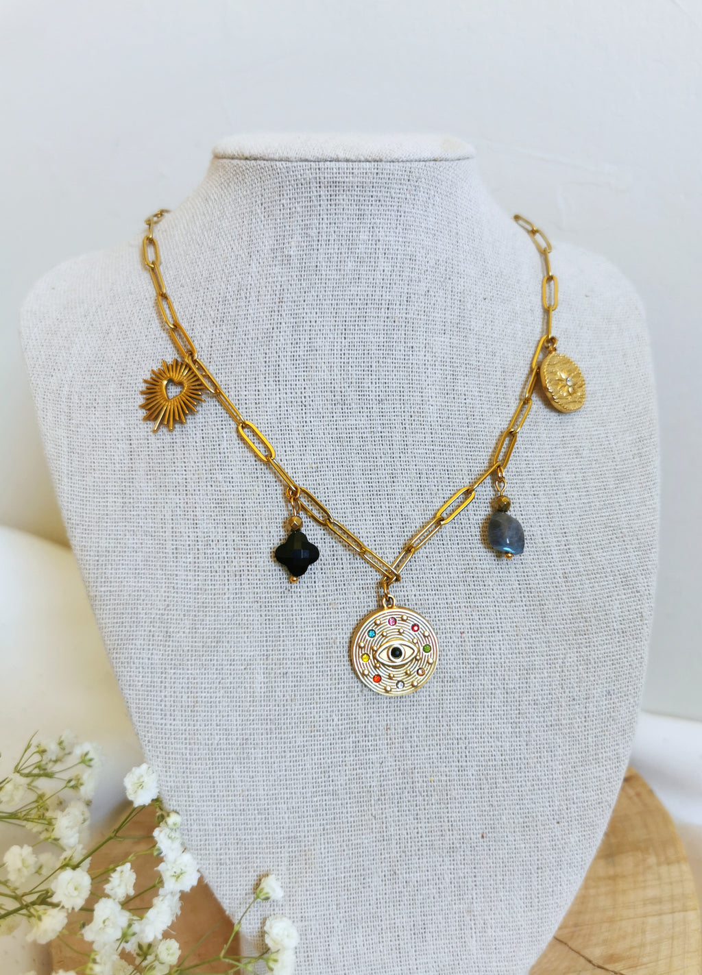 Collier avec des charm's et pierres en acier inoxydable doré