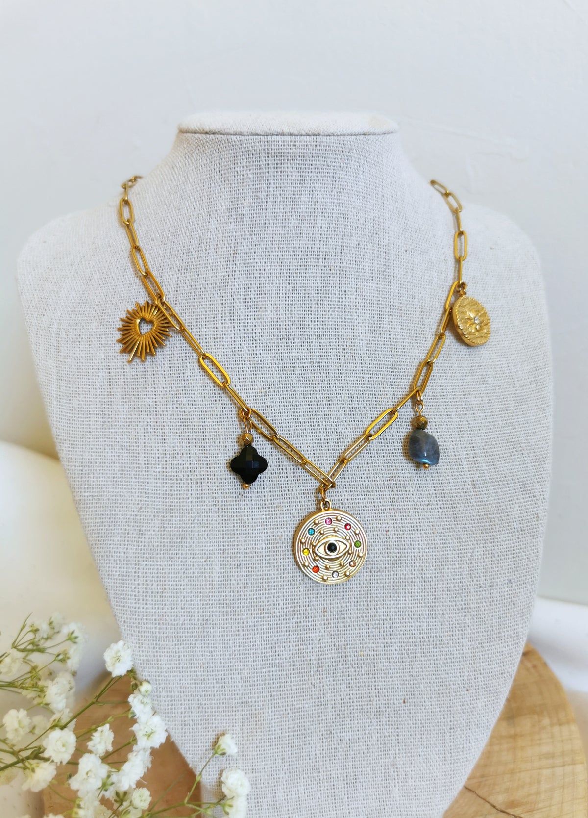 Collier avec des charm's et pierres en acier inoxydable doré